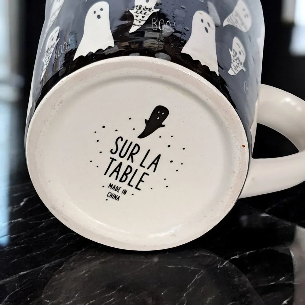 Sur la table Boo Ghost Black and White Coffee Tea Cup Mug